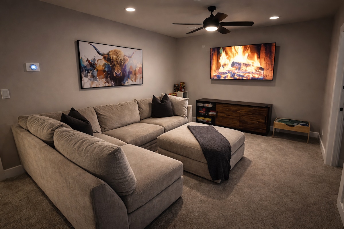 Loft library & game lounge